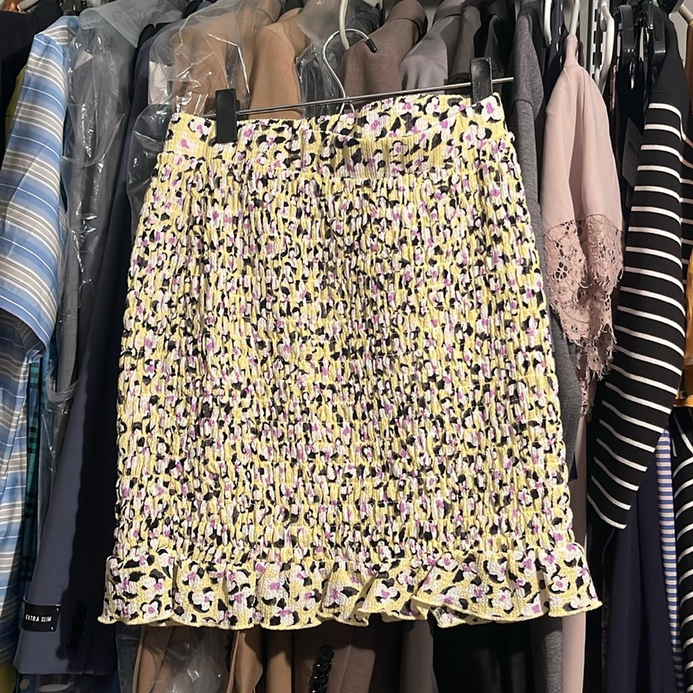 Smocked mini skirt, worn once 💛💜🤍